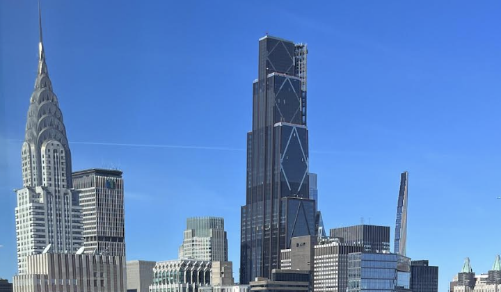 Read more about the article Manhattan’s Ultra-Luxury Office Market Hits Historic Heights: A 2024 Analysis